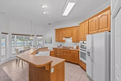 Kitchen - 5192 Pine Ridge Dr, Chipley, FL 32428 photo 3 of 4