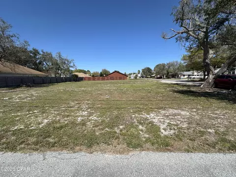 8620 N Lagoon Dr, Panama City Beach, FL 32408