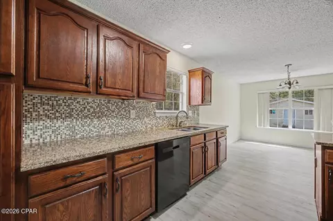 Kitchen - 528 Hyde Park Dr, Crestview, FL 32539 photo 4 of 6