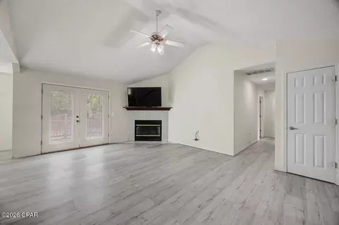 Living - 528 Hyde Park Dr, Crestview, FL 32539 photo 2 of 5