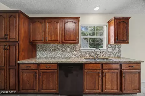 Kitchen - 528 Hyde Park Dr, Crestview, FL 32539 photo 3 of 6