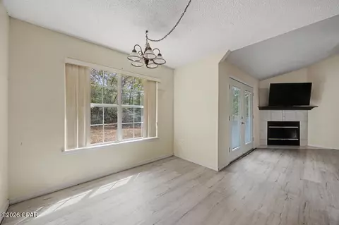 Living - 528 Hyde Park Dr, Crestview, FL 32539 photo 5 of 5