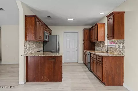 Kitchen - 528 Hyde Park Dr, Crestview, FL 32539 photo 1 of 6
