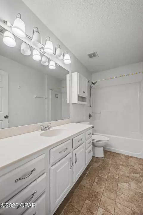 Bath - 528 Hyde Park Dr, Crestview, FL 32539 photo 5 of 5