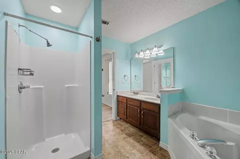 Bath - 528 Hyde Park Dr, Crestview, FL 32539 photo 2 of 5