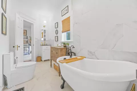 Bath - 5349 10th St, Malone, FL 32445 photo 4 of 4