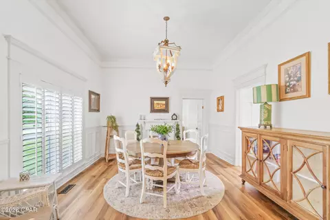 Dining - 5349 10th St, Malone, FL 32445 photo 1 of 2