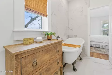 Bath - 5349 10th St, Malone, FL 32445 photo 3 of 4