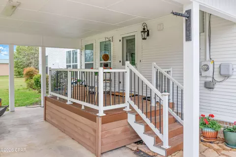 Exterior - 5349 10th St, Malone, FL 32445 photo 5 of 9