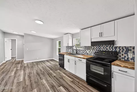 1532 Nassau St, Southport, FL 32409