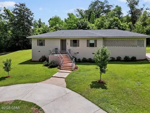 2956 N Caledonia St, Marianna, FL 32446