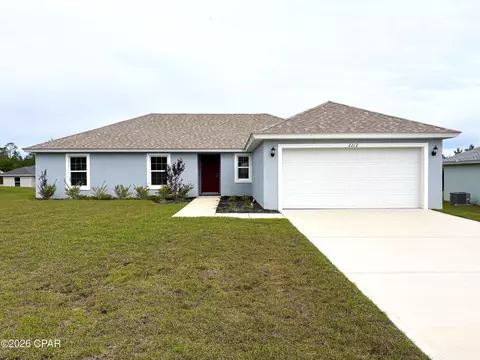 2212 Chase St, Chipley, FL 32428