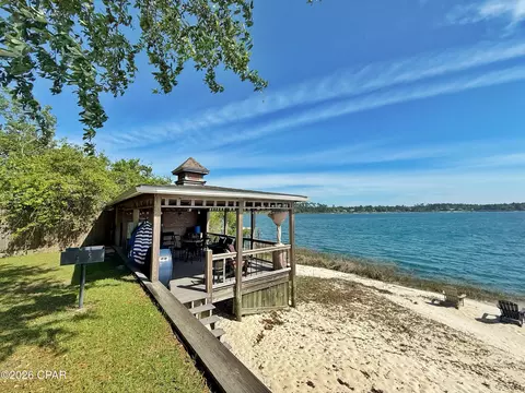100 S Silver Lk, Marianna, FL 32448