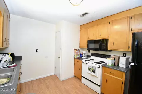 Kitchen - 1395 Warren Ave, Chipley, FL 32428 photo 4 of 4