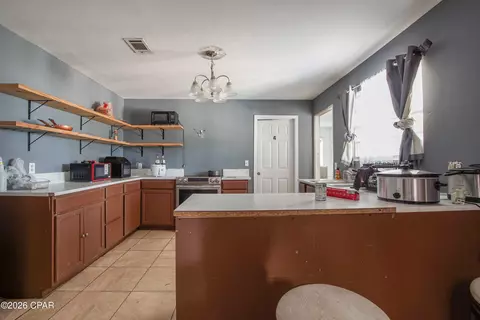6104 Harvey St, Panama City, FL 32404