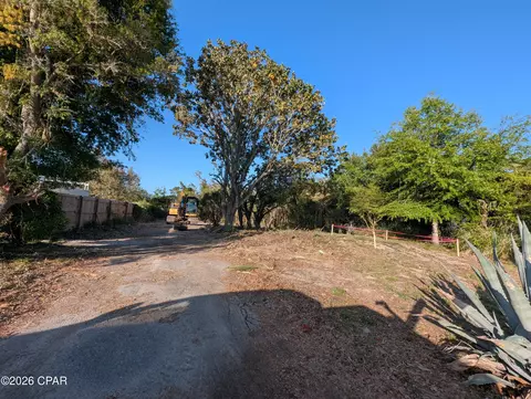 2334 Grand Oaks Ln, Panama City, FL 32408