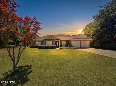 4629 Hillcrest Dr, Marianna, FL 32446