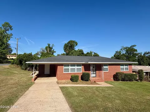 2957 Park St, Marianna, FL 32446