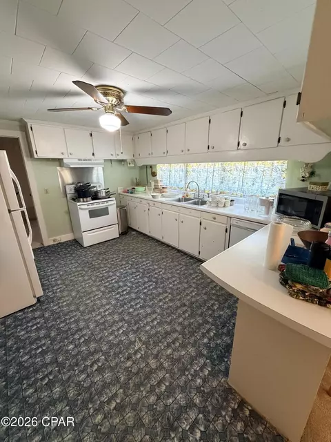 Kitchen - 5373 8th St, Malone, FL 32445 photo 1 of 2