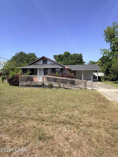 5373 8th St, Malone, FL 32445
