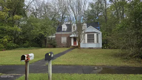 4322 Deering St, Marianna, FL 32446