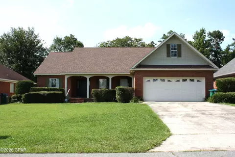 2549 Woods View Dr, Marianna, FL 32446