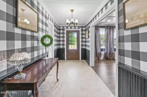 Entry Way - 656 4th St, Chipley, FL 32428 photo 1 of 3