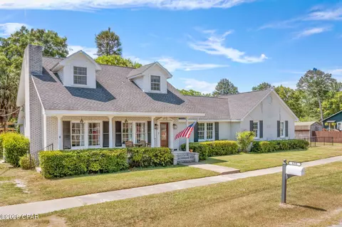 656 4th St, Chipley, FL 32428