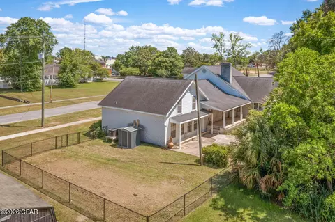 View/Area - 656 4th St, Chipley, FL 32428 photo 2 of 7