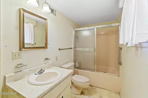 Bath - 656 4th St, Chipley, FL 32428 photo 4 of 4