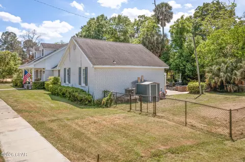 Exterior - 656 4th St, Chipley, FL 32428 photo 6 of 6
