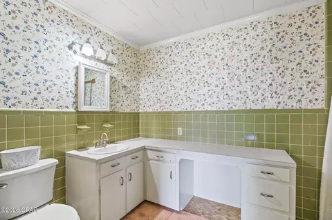 Bath - 656 4th St, Chipley, FL 32428 photo 3 of 4