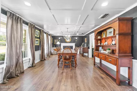 Dining - 656 4th St, Chipley, FL 32428 photo 1 of 3