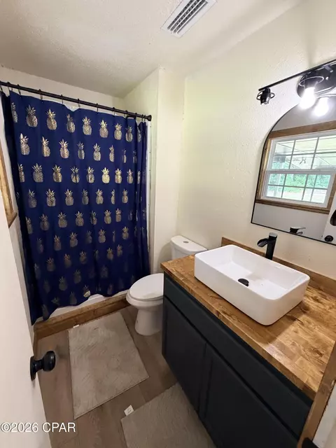 Bath - 5455 11th St, Malone, FL 32445 photo 1 of 2