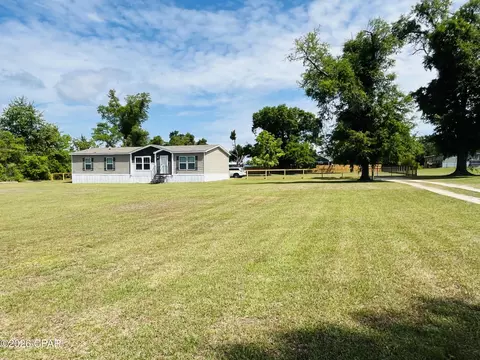 4899 Davis Dr, Marianna, FL 32446