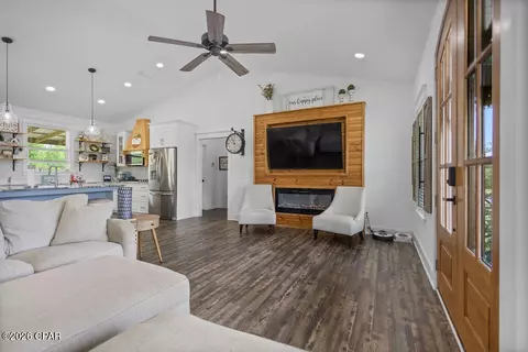 Living - 434 Tinker Ln, Chipley, FL 32428 photo 1 of 1