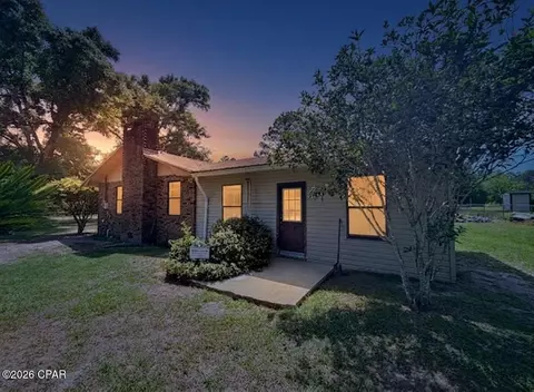 698 Bradley Ln, Chipley, FL 32428