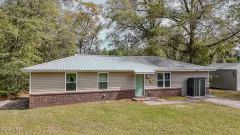 613 N Pear St, Chipley, FL 32428