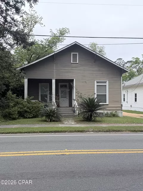 704 Main St, Chipley, FL 32428