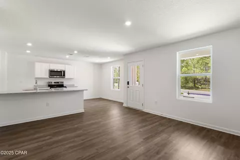 Living - 4099 Gulliver Dr, Chipley, FL 32428 photo 2 of 2