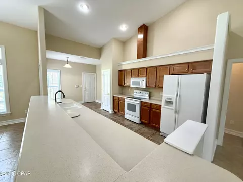 Kitchen - 480 Windswept Blvd, Freeport, FL 32439 photo 4 of 6