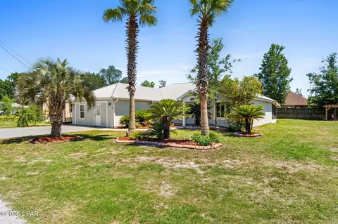 1513 E 9th St, Lynn Haven, FL 32444