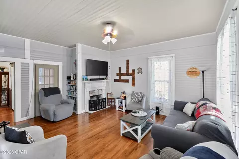 Living - 873 Main St, Chipley, FL 32428 photo 2 of 2