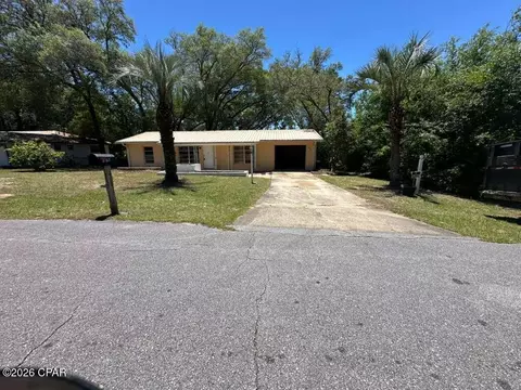 2007 Ambassador Ct, Chipley, FL 32428