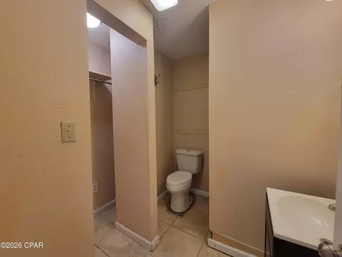 Bath - 5184 13th Ave, Malone, FL 32445 photo 3 of 4
