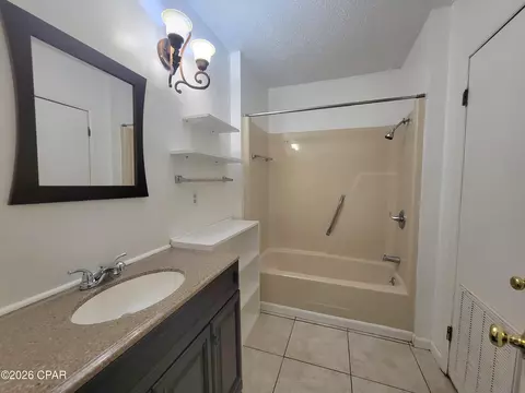 Bath - 5184 13th Ave, Malone, FL 32445 photo 2 of 4