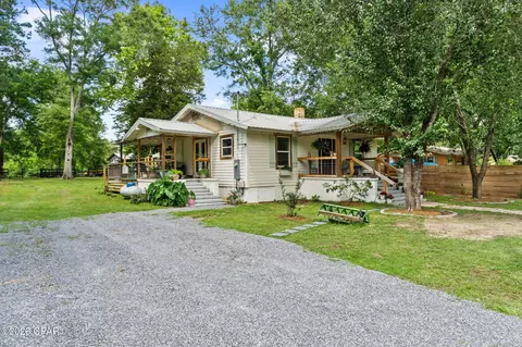 715 E Nebraska Ave, Bonifay, FL 32425