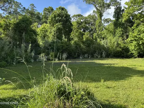 570 N Lakeshore Dr, Panama City, FL 32413