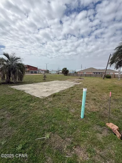 201 Louisiana Dr, Mexico Beach, FL 32456