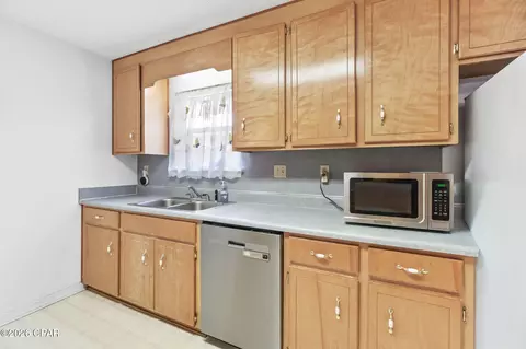 Kitchen - 2809 Roche Rd, Chipley, FL 32428 photo 2 of 3